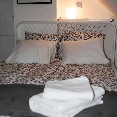 Lovely & Cosy With Wifi & Free Parking *