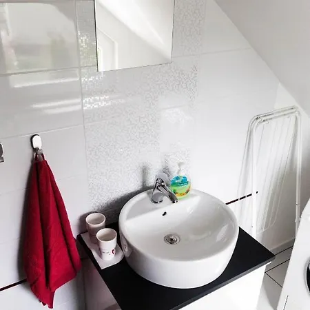 Apartman Lovely & Cosy With Wifi & Free Parking *