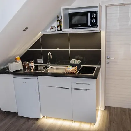 דירה Lovely & Cosy With Wifi & Free Parking *